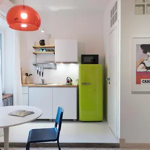  Appartamento Xenia - Stylish Colorful Apt- Upbeat & Well-connected Area